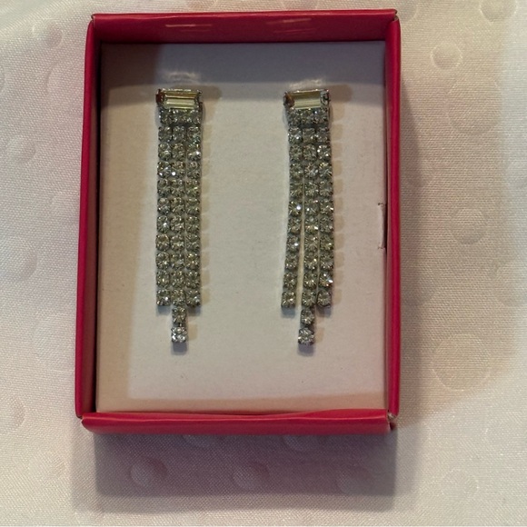 Avon Studio 1886 Waterfall Chandelier Earrings New In Original Box - Picture 2 of 6